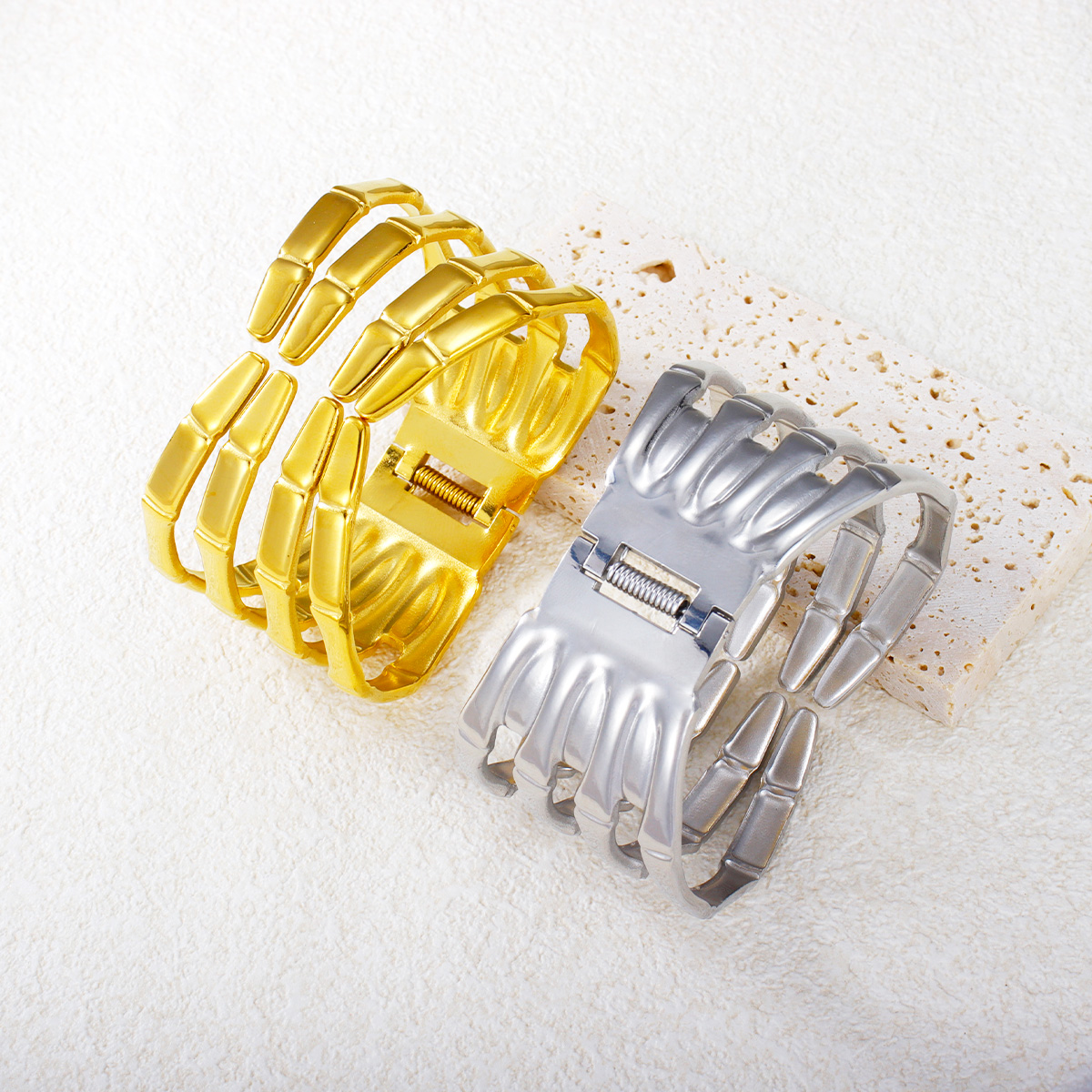 批发镂空心形手链 18k镀金不锈钢桃心女士珠宝