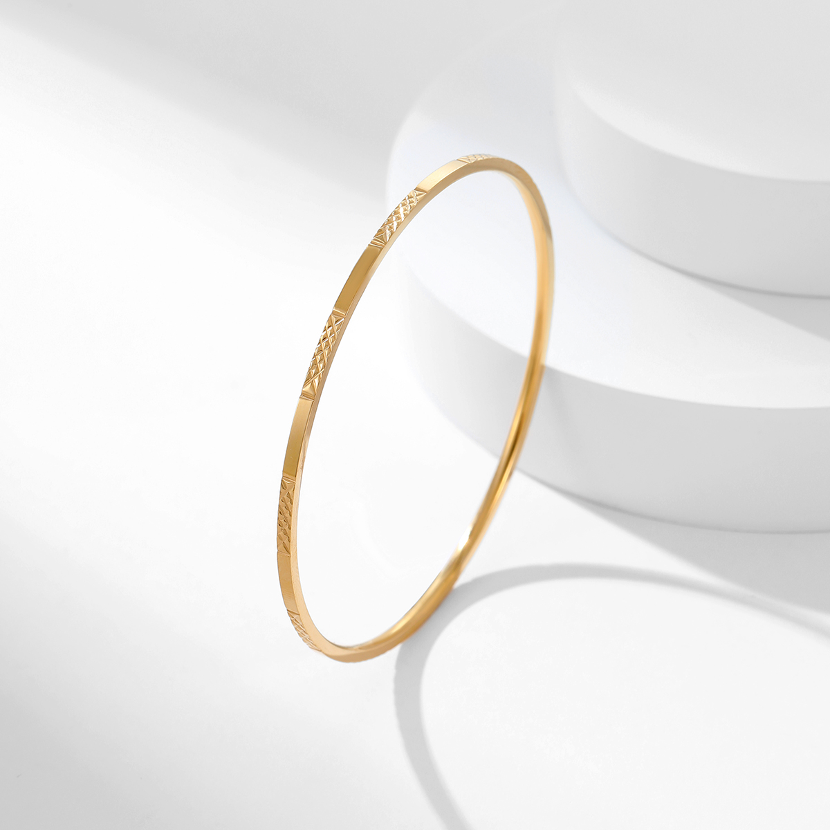 镀金星形雕刻经典时尚细手镯